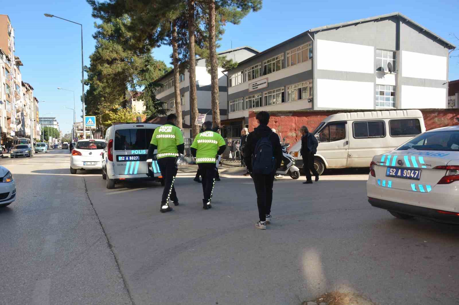 Ordu&rsquo;da motosiklet otomobille &ccedil;arpıştı: 1 yaralı
