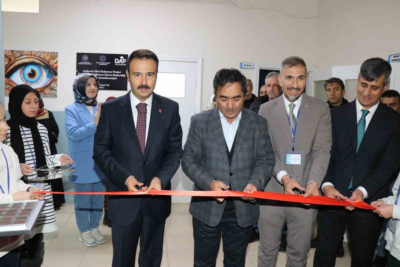 Ahlat’ta sanat atölyeleri ile fen ve teknoloji laboratuvarları kuruldu