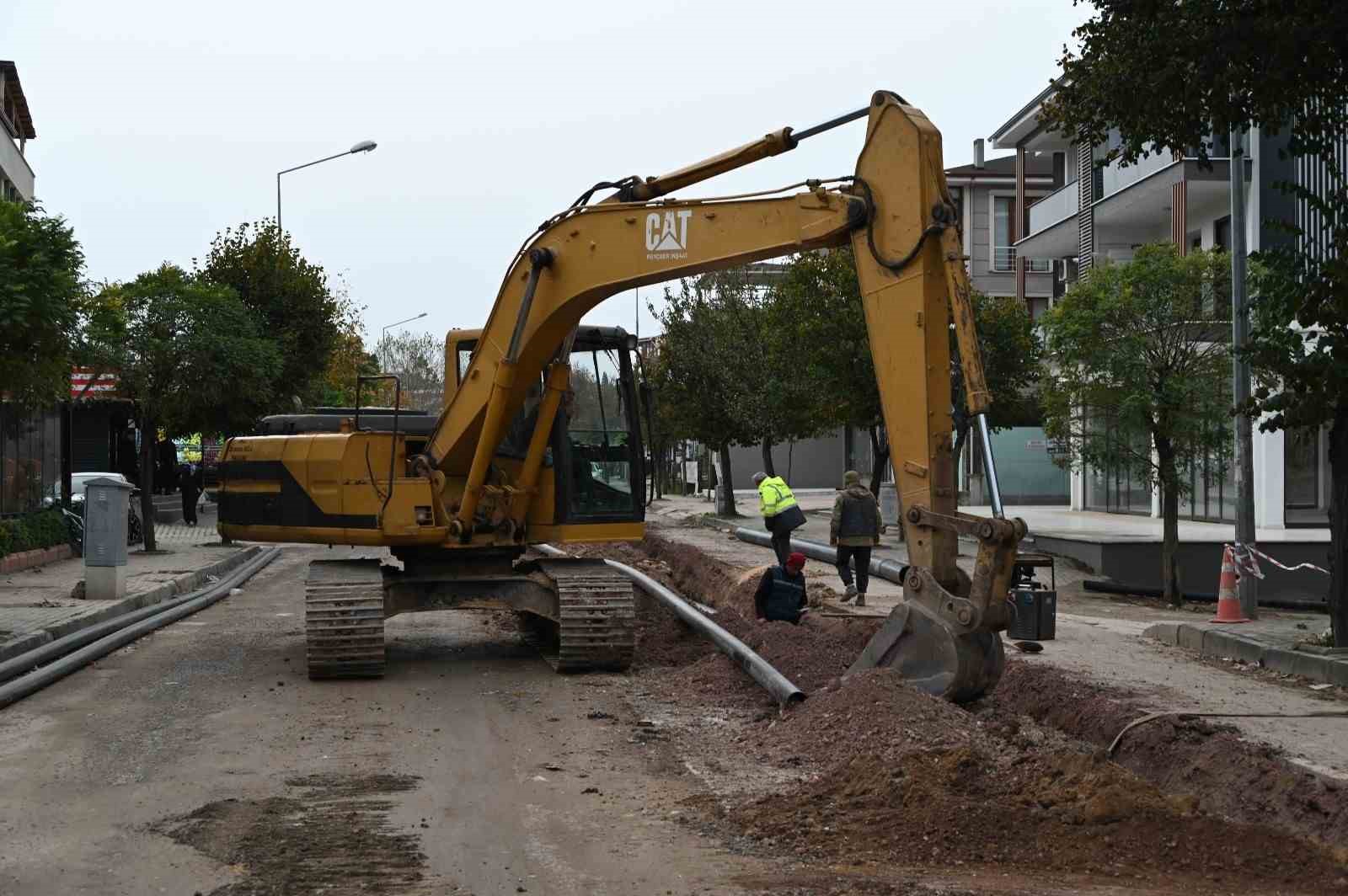 Tutuk, altyapı ve asfaltlama &ccedil;alışmalarını yerinde inceledi
