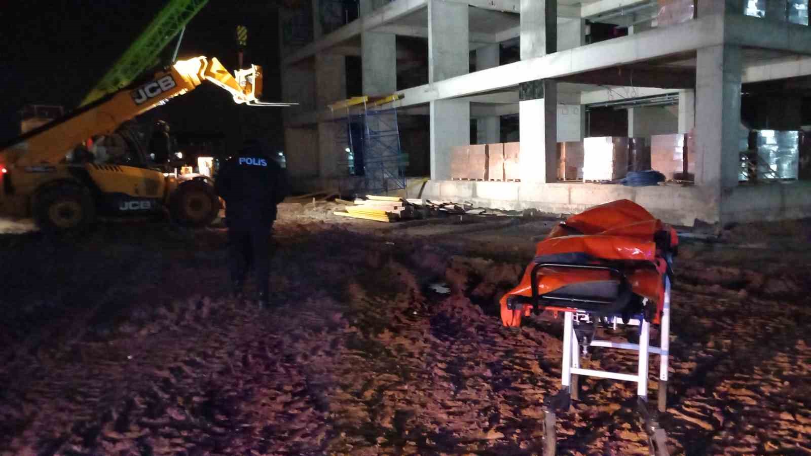 İnşaattan d&uuml;şen iş&ccedil;i yaralandı
