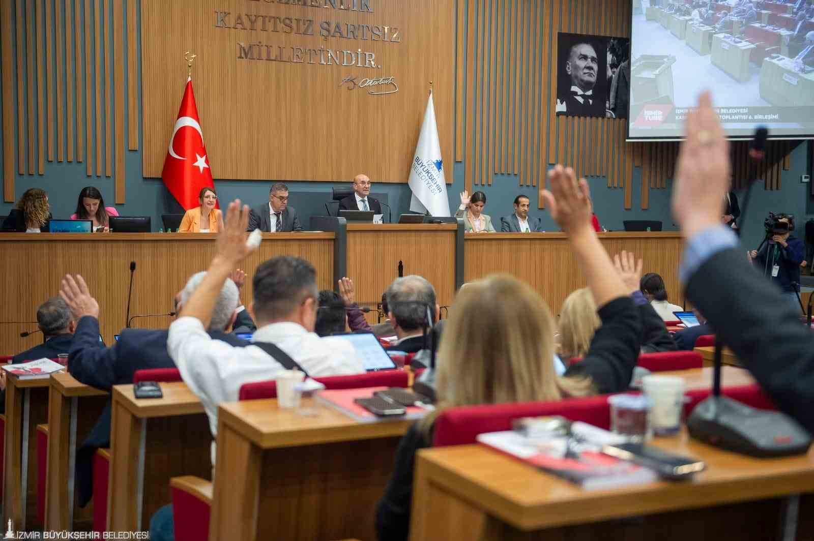 İzmir’de su baskını mağdurlarına nakdi yardım meclisten geçti