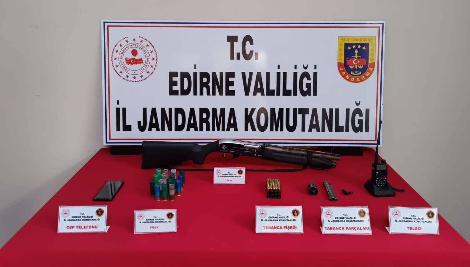 Edirne&rsquo;de 54 yıl hapis cezası olan şahıs koyun ağılında yakalandı
