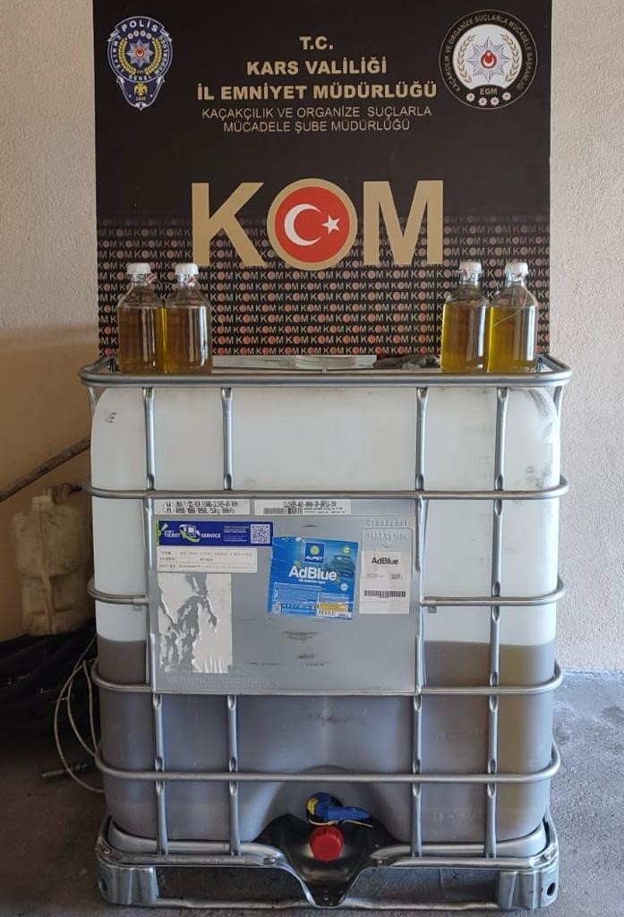 Kars&rsquo;ta 5 ton ka&ccedil;ak akaryakıt ele ge&ccedil;irildi
