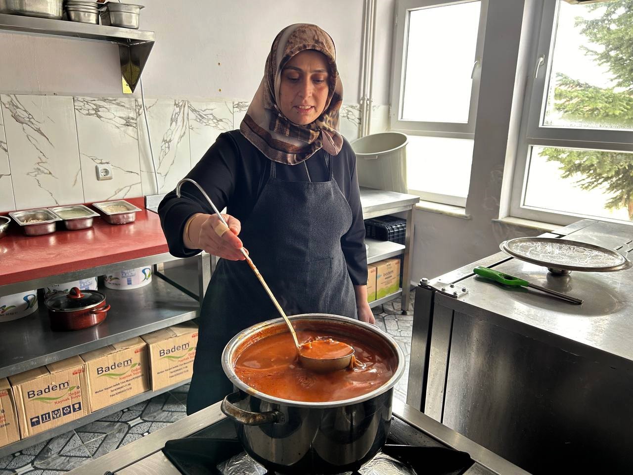 Bu çorba içilmiyor, yutuluyor
