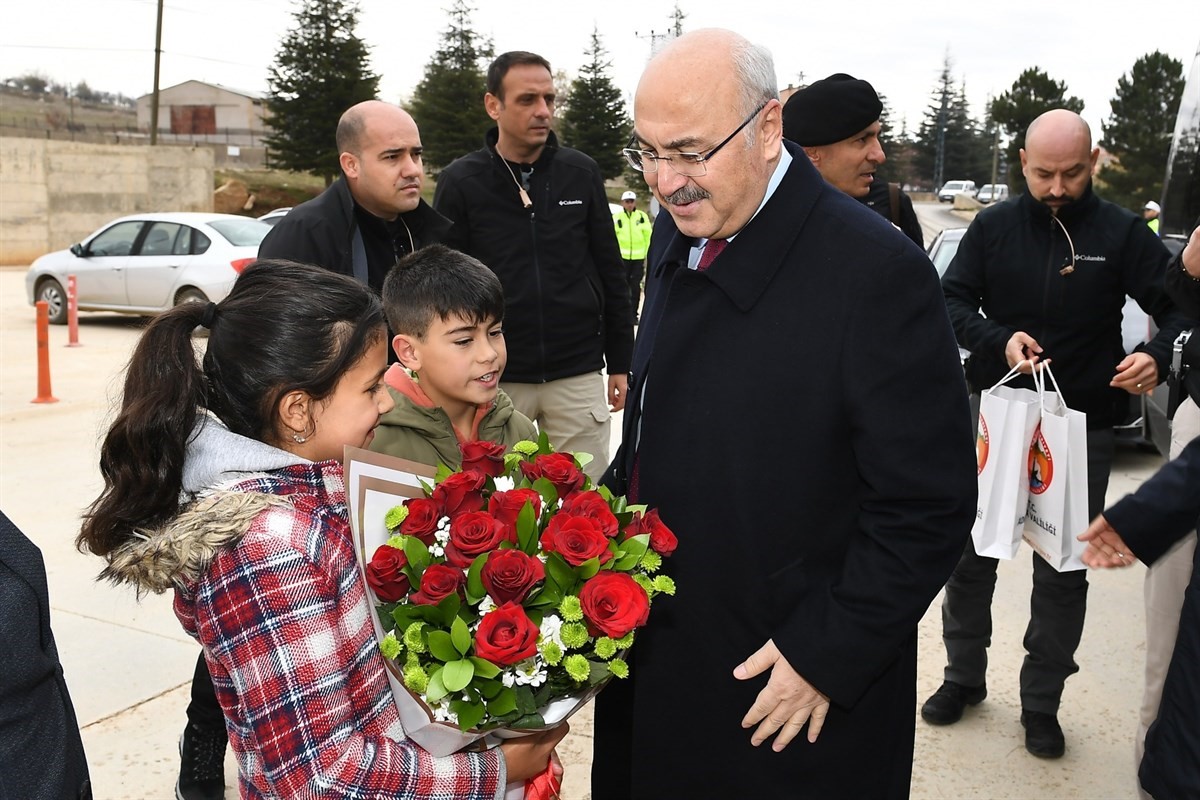 Adana Valisi Kger, Kuzey Adana yatrmlarn inceledi
