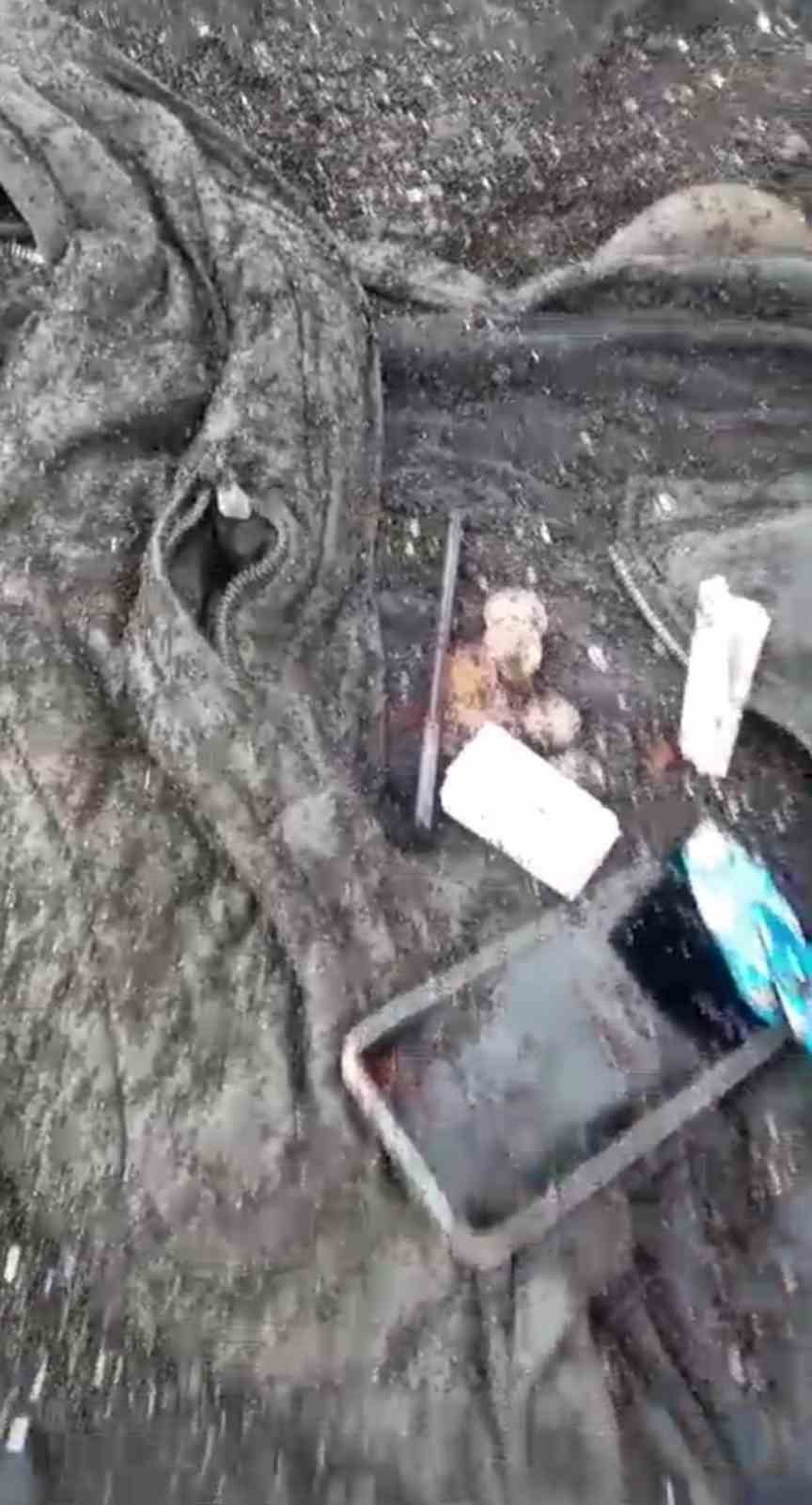 Sahilde bulunan mont ile i&ccedil;indeki telefon ve kalemlerin Emir Berke Aşık&rsquo;a ait olduğu &ouml;ğrenildi
