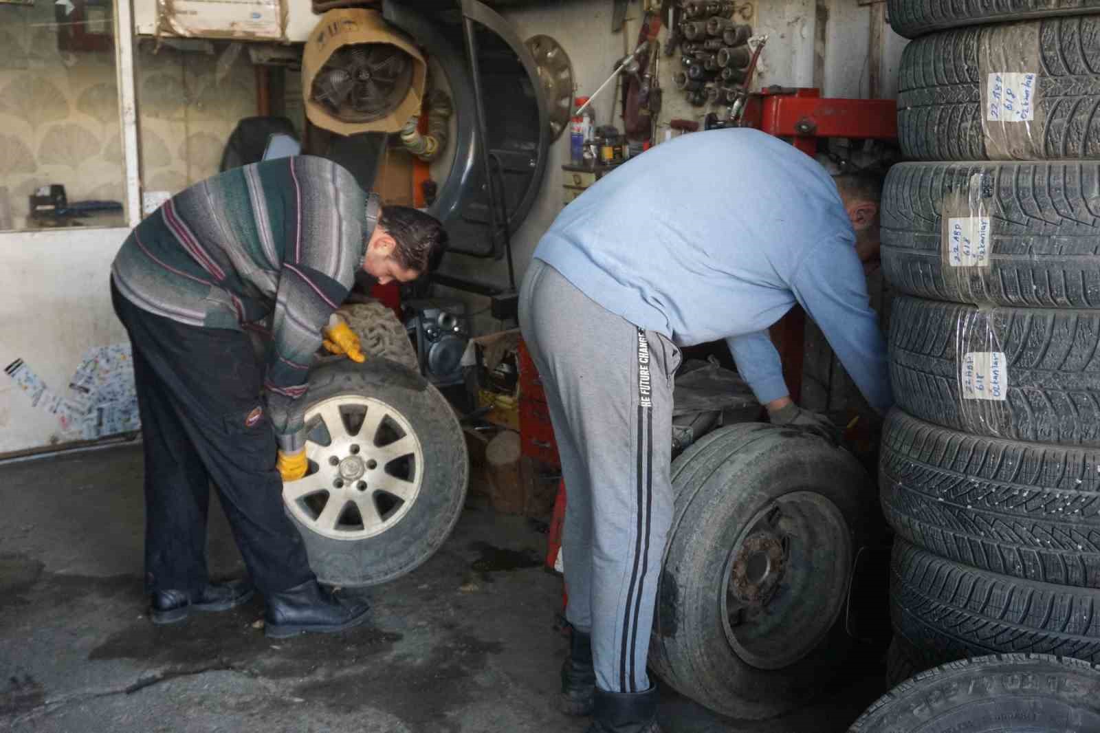Lastik&ccedil;ilerde son g&uuml;n yoğunluğu
