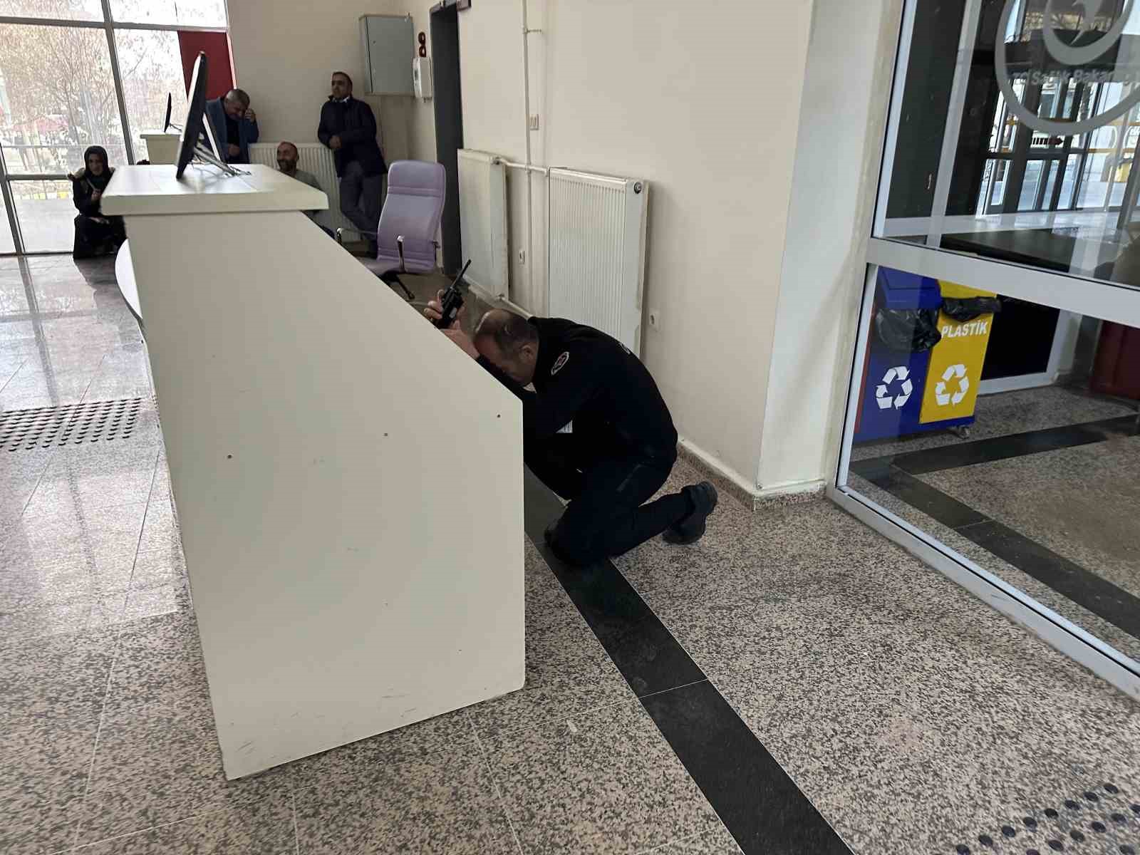 Y&uuml;ksekova Devlet Hastanesinde deprem tatbikatı
