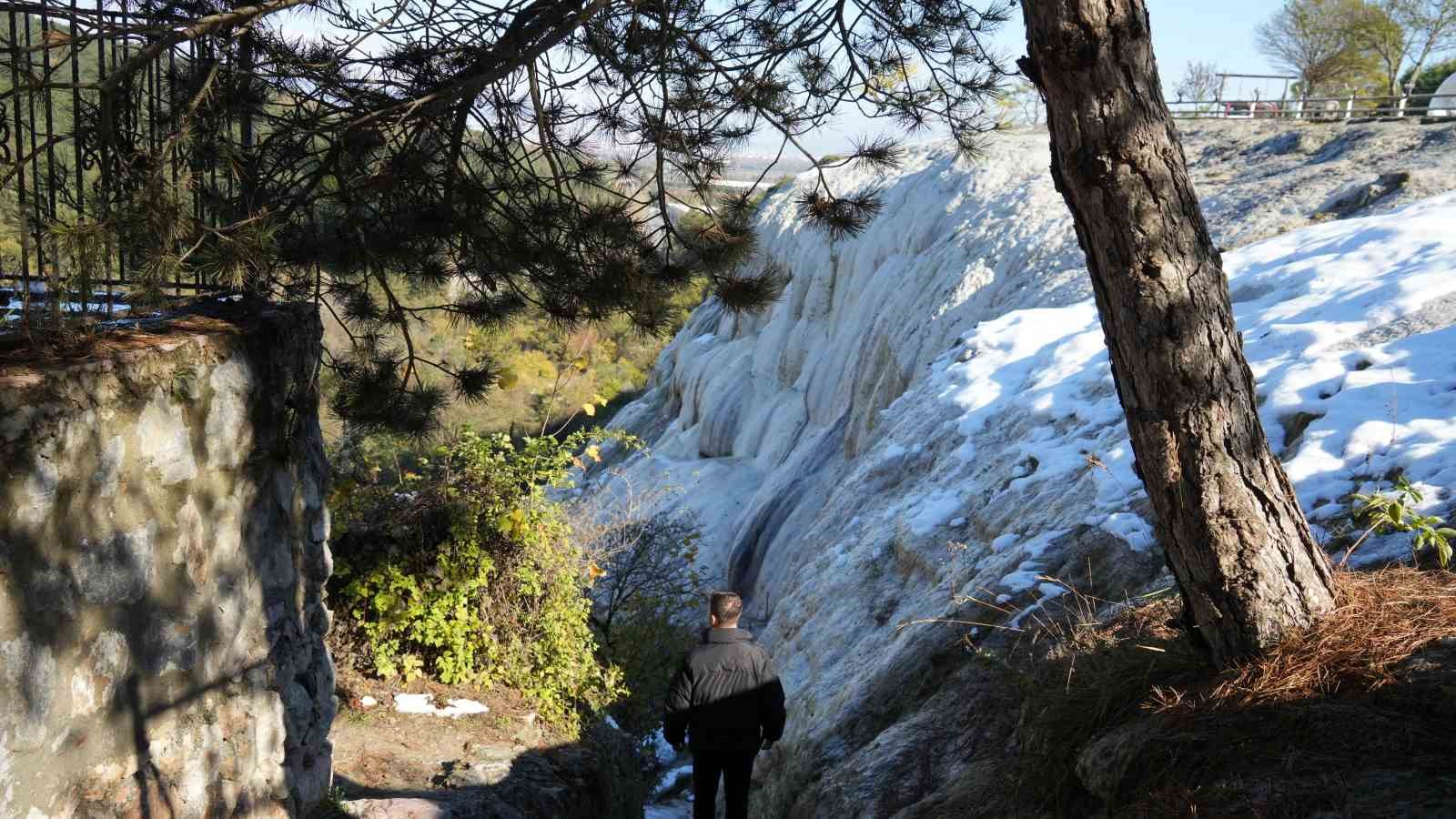 Bolu’nun Pamukkale’si Akkaya Travertenleri doğasıyla yaz kış vatandaşların ilgisini çekiyor
