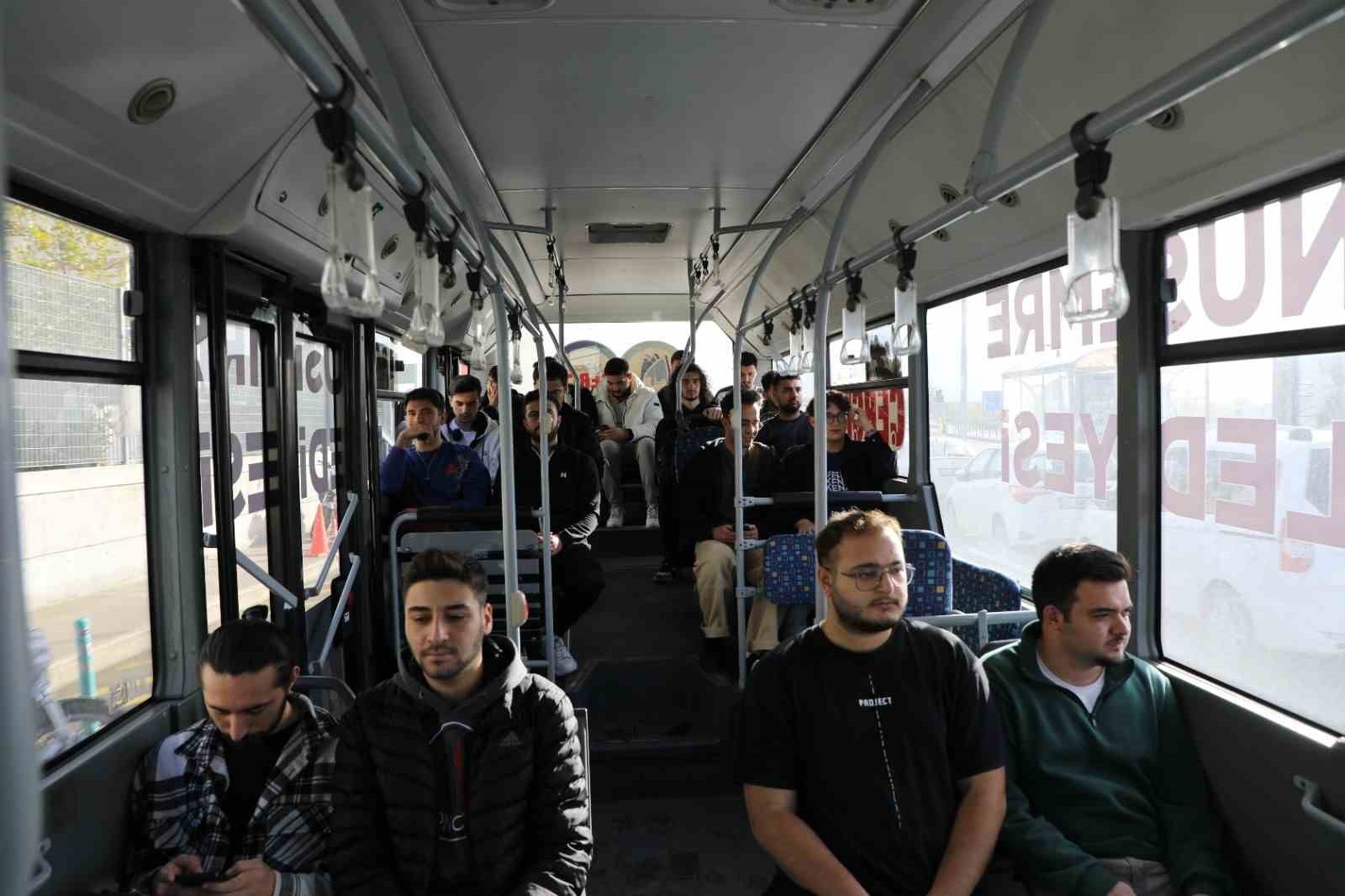 Yunusemre’den üniversite öğrencilerine ücretsiz ulaşım