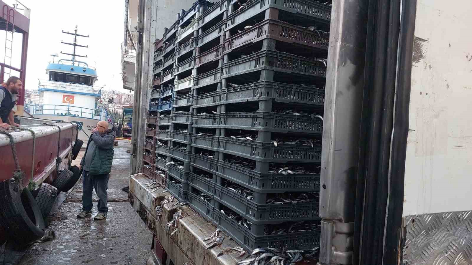 Zonguldak&rsquo;ta fırtına sonrası hayat normale d&ouml;n&uuml;yor
