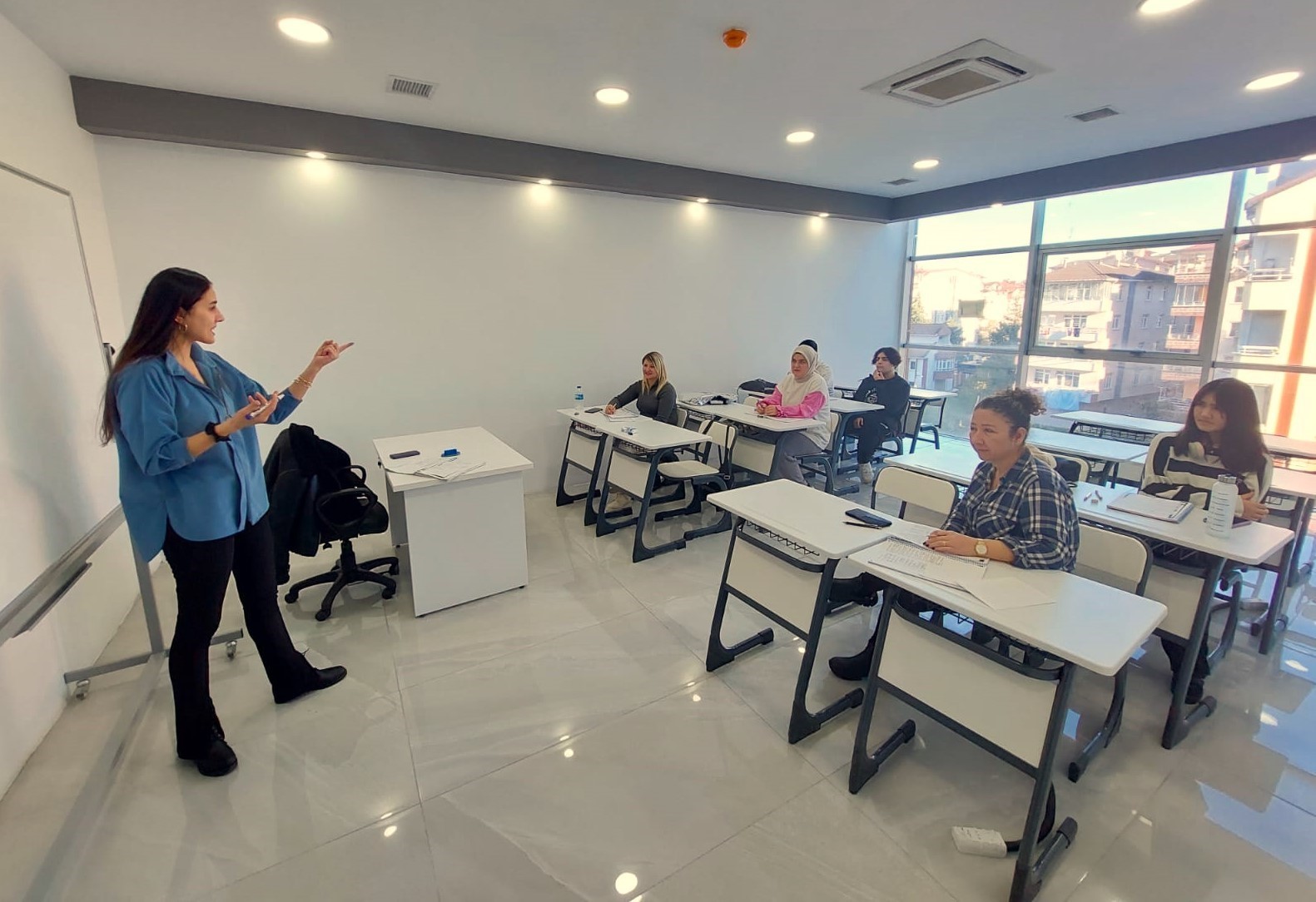 Bu merkezde kadınlar meslek &ouml;ğreniyor
