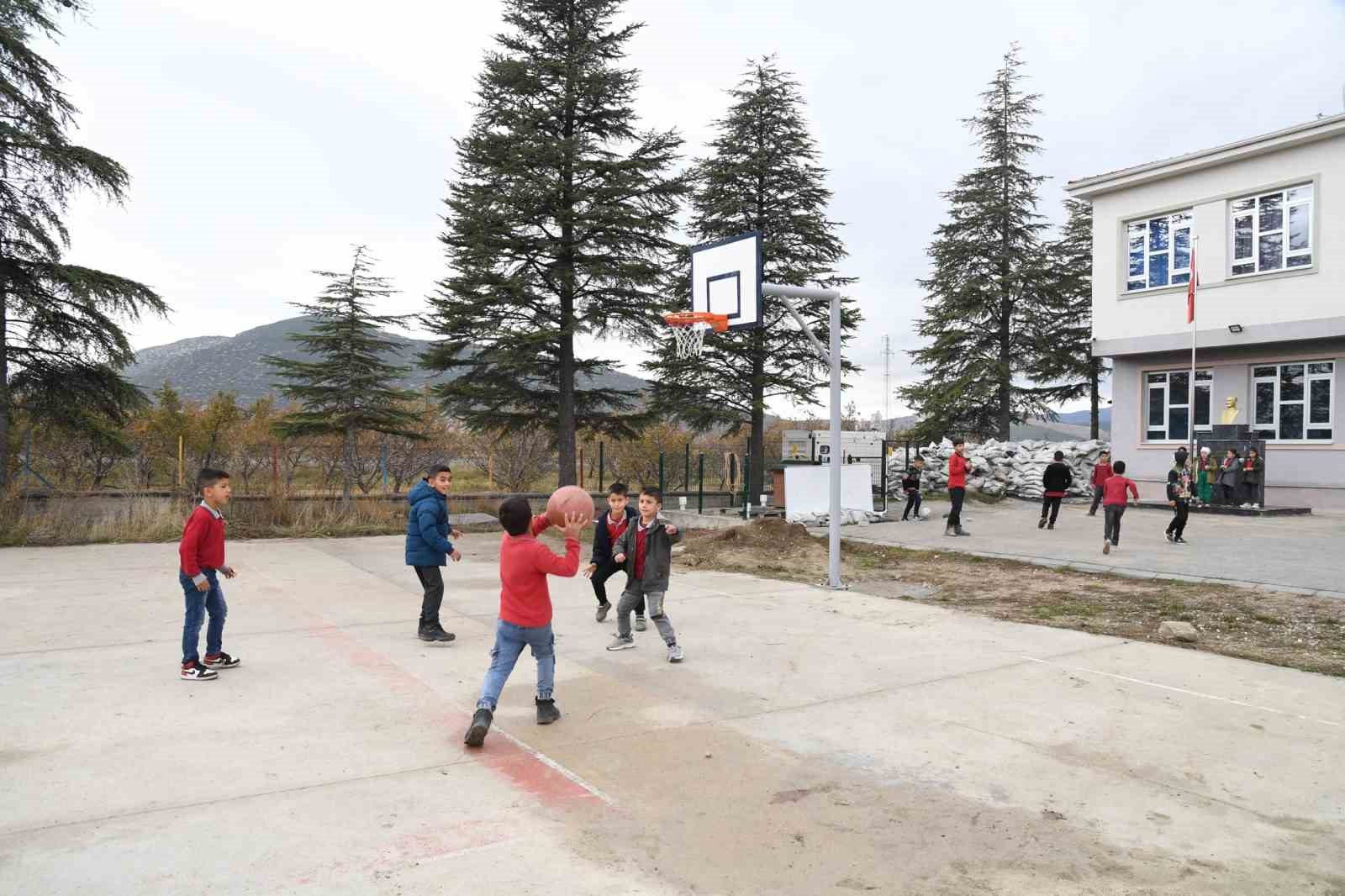 Senirce k&ouml;y&uuml;n&uuml;n talepleri Isparta Belediyesi tarafından yerine getirildi
