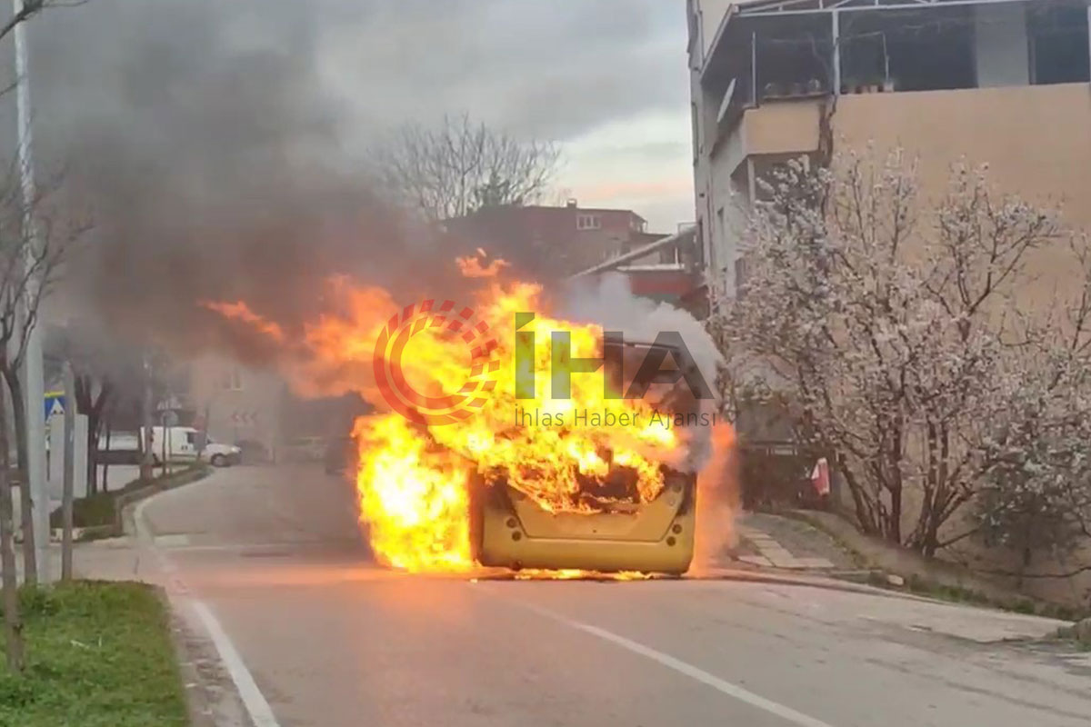 Bursa'da seyir halindeki halk otobüsü alev alev böyle yandı İhlas Haber  Ajansı