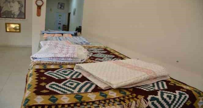 Şenobalı kadınlar hem bin yıllık geleneklerini yaşatıyorlar, hem de ev ekonomisine katkı sağlıyorlar