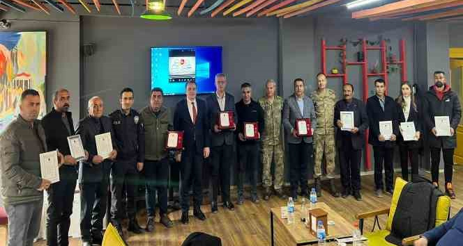 TSK Güçlendirme Vakfına bağış yapanlara plaket ve teşekkür belgesi