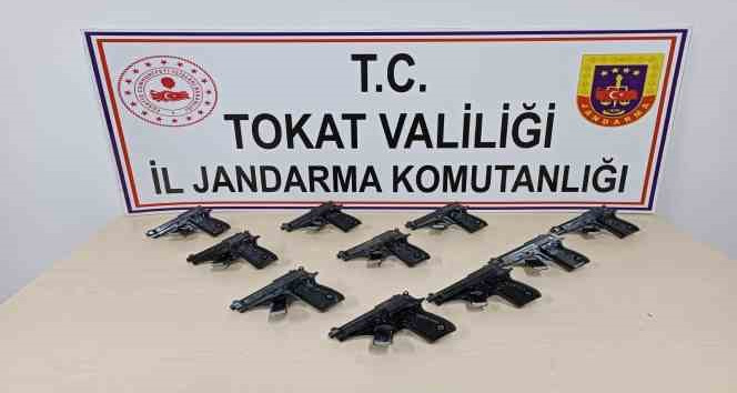 Tokat’ta kaçak silah operasyonu: 10 tabanca ele geçirildi