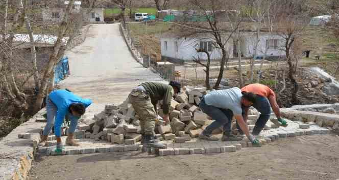 Şenoba beldesinde çamurlu yol tarihe karışıyor