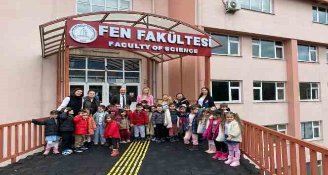 Minikler ZBEÜ Fen Fakültesi’ni gezdi