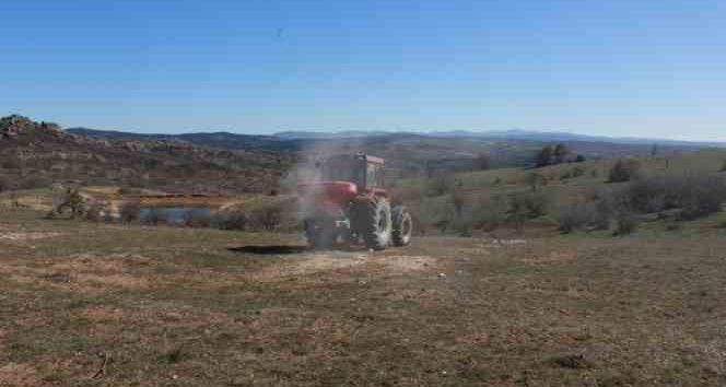 Kırklareli’de meralara gübre uygulaması yapıldı: 15 ton gübre atıldı