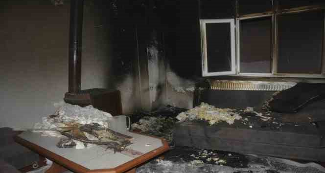 Sobadan çıkan kıvılcım evi yaktı