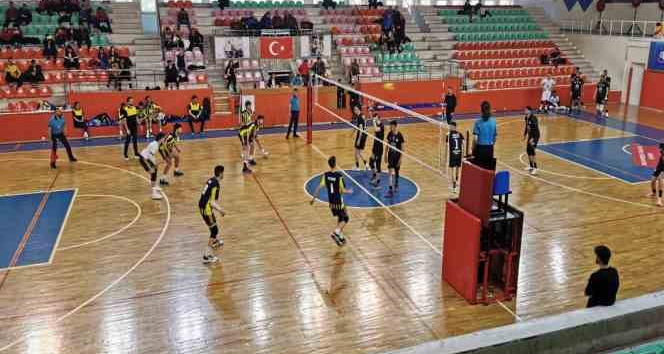 Kilis Gençlik Spor Kulübü Erkek Voleybol Takımı, Fenerbahçe’ye 3-1 yenildi