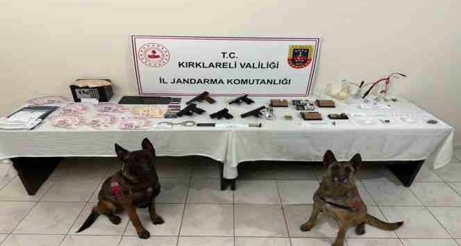 Kırklareli’nde durdurulan araçta uyuşturucu ve tabanca çıktı
