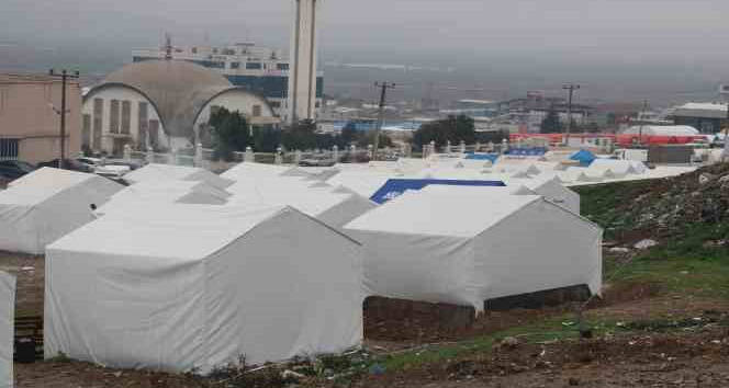 Sağanak yağış depremzedeleri olumsuz etkiledi