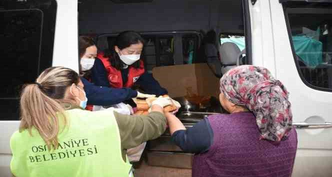 Güney Koreli gönüllüler destek için deprem bölgesi Osmaniye’de