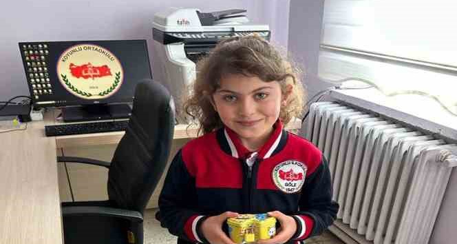 Ardahanlı çocuklar kumbaralarını depremzede akranlarına bağışladı