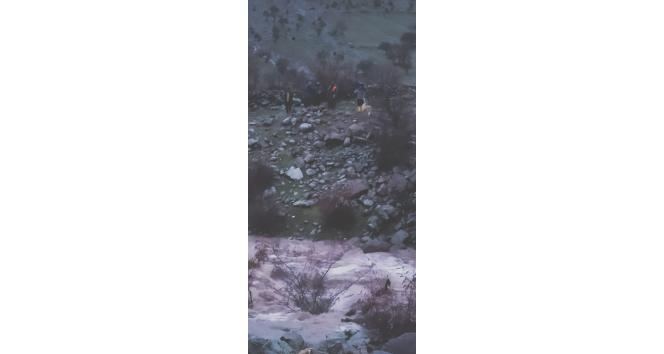 Tunceli’de yol ve menfez çöktü, mahsur kalan 13 kişi kurtarıldı