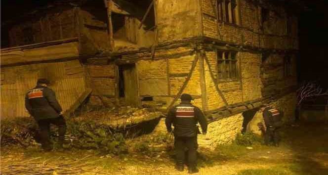 Jandarma aranan 3 şüpheliyi yakaladı