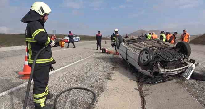 Köpeğe çarpan otomobil 260 metre sürüklendi: 5 yaralı