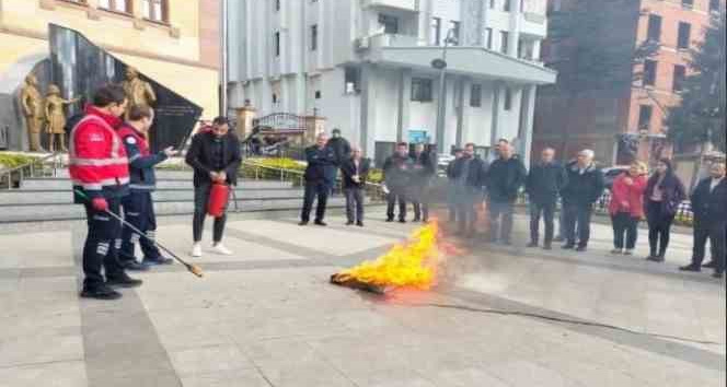 Biga’da Kaymakamlık personeline yangın eğitimi verildi
