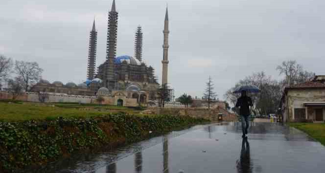 Edirne’de beklenen sağanak etkisini gösterdi