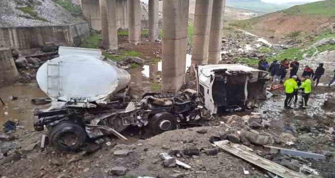 Cizre’de tanker köprüden düştü: 1 ölü, 1 yaralı