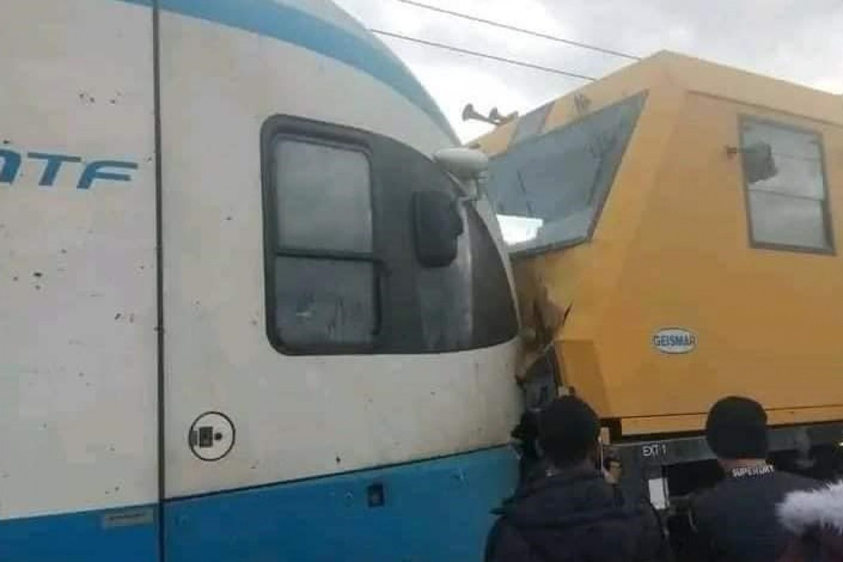 Cezayir&#039;de yük treni tramvayla çarpıştı: 7 yaralı