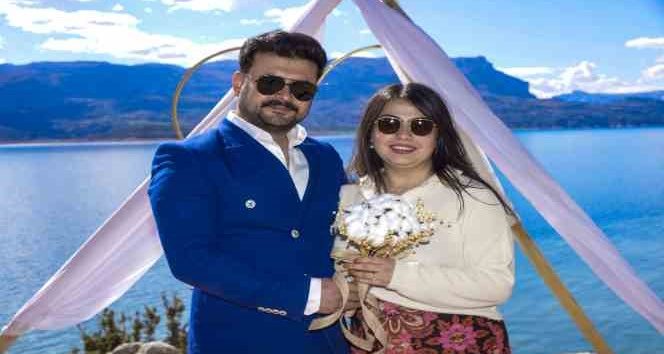 Deprem nedeniyle yapamadığı evlenme teklifini memleketinde yaptı