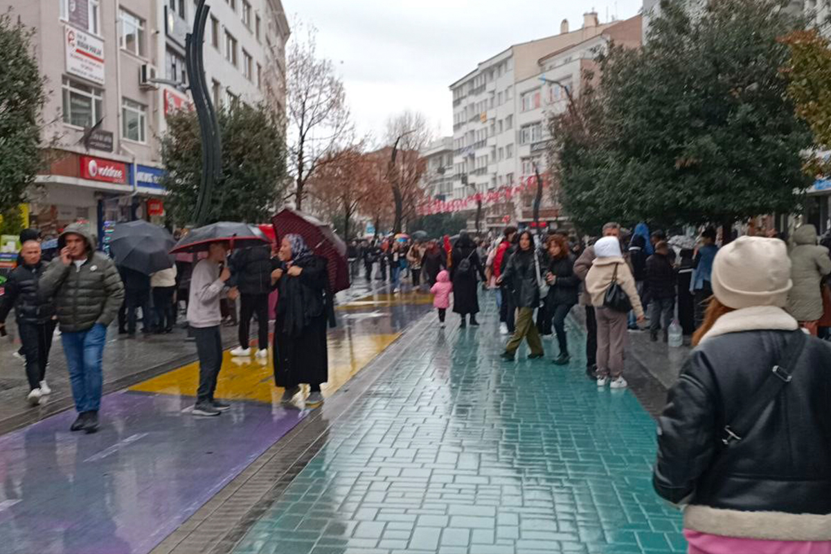 Bolu'da 4,8 büyüklüğünde deprem! Son dakika depremler