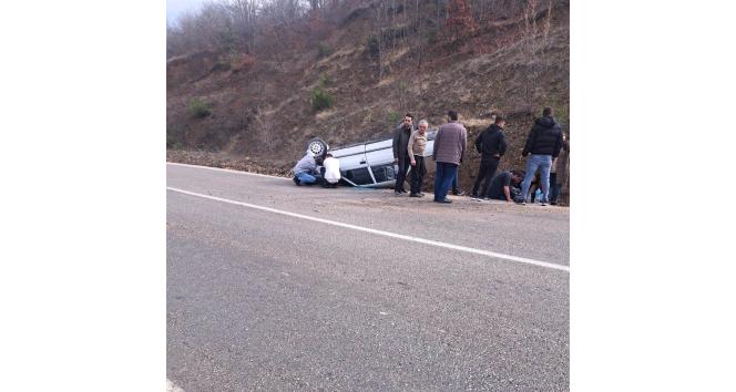 Tokat’ta kontrolden çıkan otomobil ters döndü: 2 yaralı