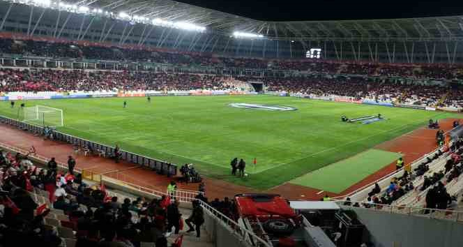 Sivasspor-Fiorentina maçında Sivas Yeni 4 Eylül Stadı kapalı gişe!