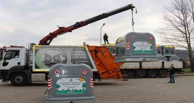 Yalova Belediyesi çöp konteynerlerini yeniliyor