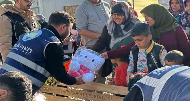 İhlas Vakfı depremin çocuklarının yüzünü güldürdü