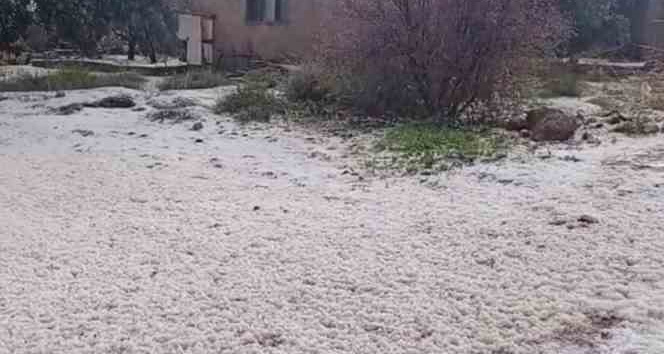 Silifke’yi dolu beyaza bürüdü