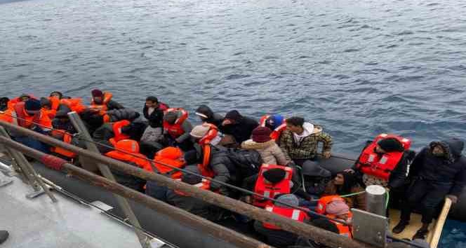 Ayvacık açıklarında Yunan unsurlarınca ölüme terk edilen 40 kaçak göçmen kurtarıldı