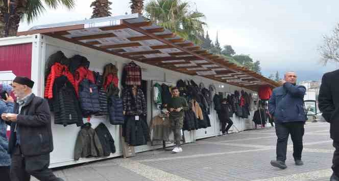 Konteyner çarşıda esnaf satışlara başladı