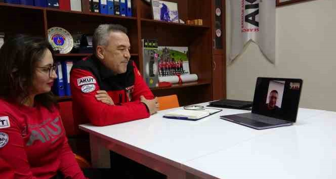 Giresun AKUT üyeleri depremden 47 saat sonra enkazdan sağ çıkardıkları anne ve çocuğu ile görüştüler