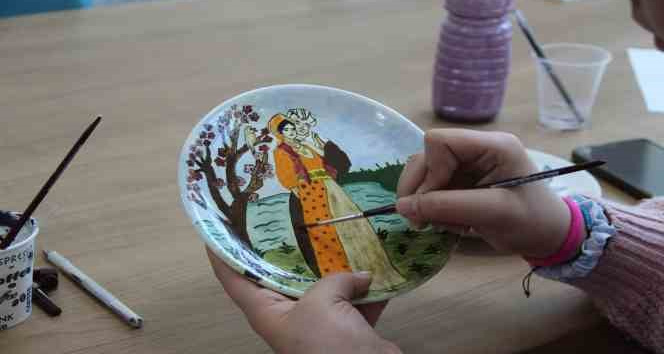 Cizre tarihi ve değerleri, çini işlemeli tabaklarda sunuluyor