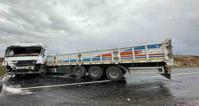 Midyat’ta tır kazası 1 yaralı