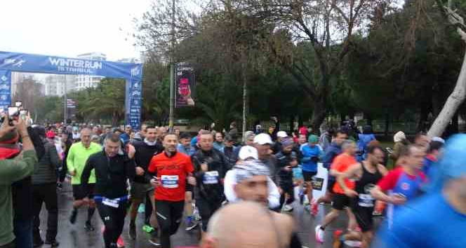Winter Run İstanbul’da yarışmacılar deprem bölgesine yardım için koştu